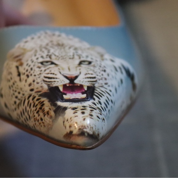 Reindee Lusion size 11 heels with snow leopard and blue leopard print - Picture 1 of 9